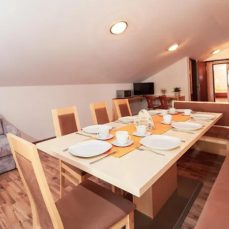 Apartmán Holiday Apartments *