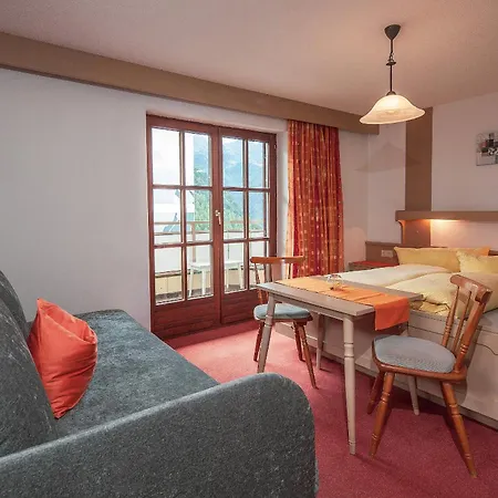 Apartmán Holiday Apartments *