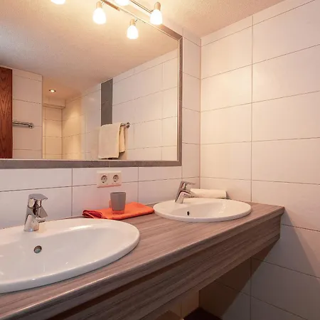 Holiday Apartments דירה